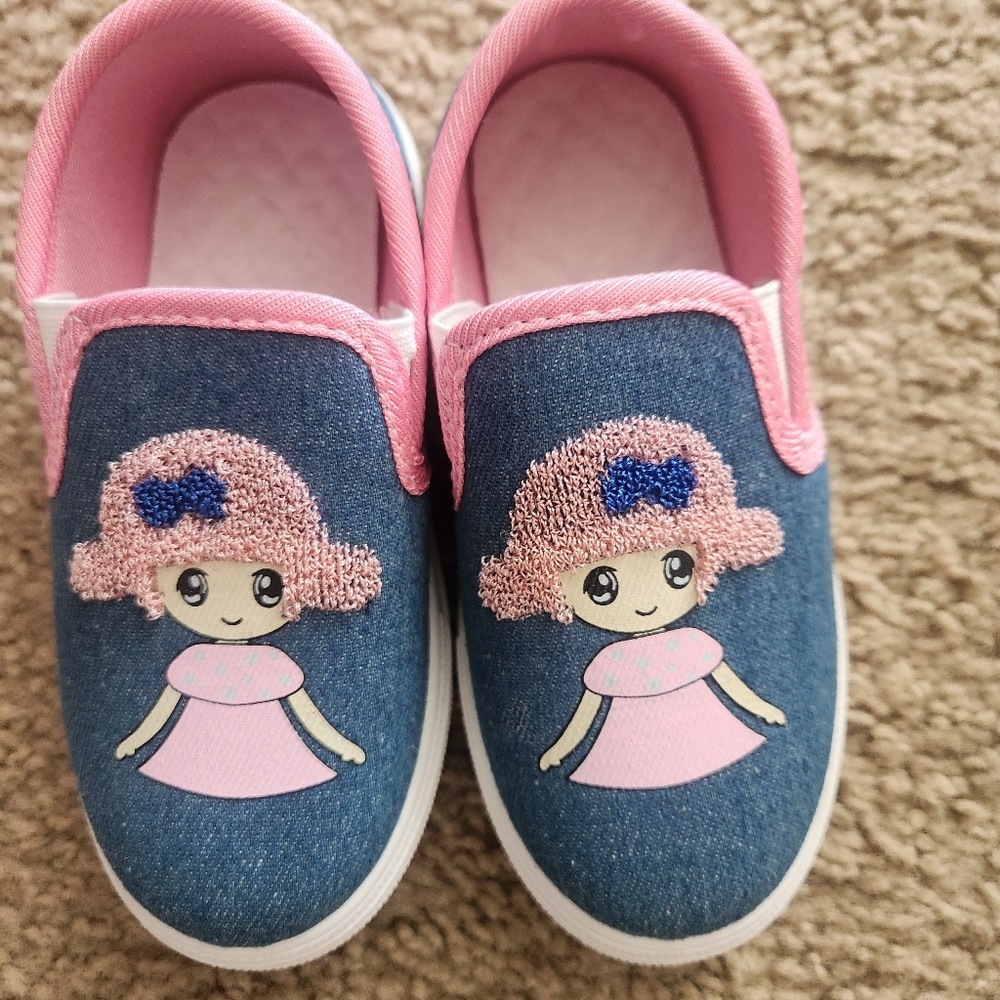 Little girl shoes size 10 brand new without tags